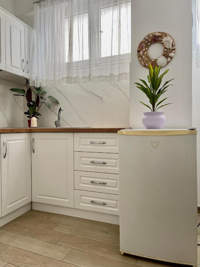 Lola'S Apartment Durres Bagian luar foto