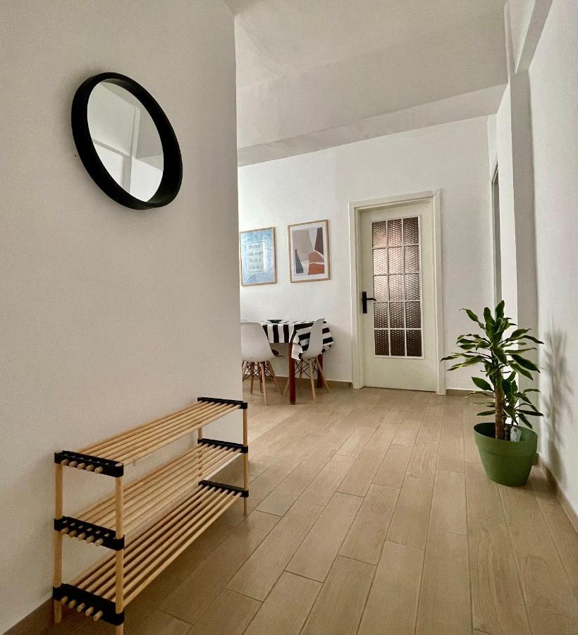 Lola'S Apartment Durres Bagian luar foto
