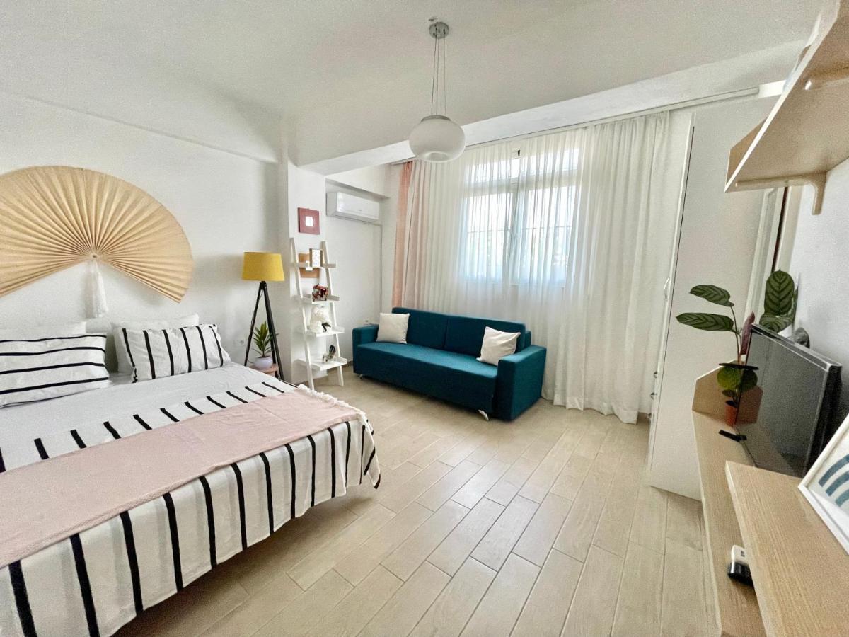 Lola'S Apartment Durres Bagian luar foto