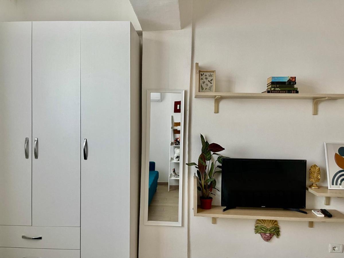 Lola'S Apartment Durres Bagian luar foto