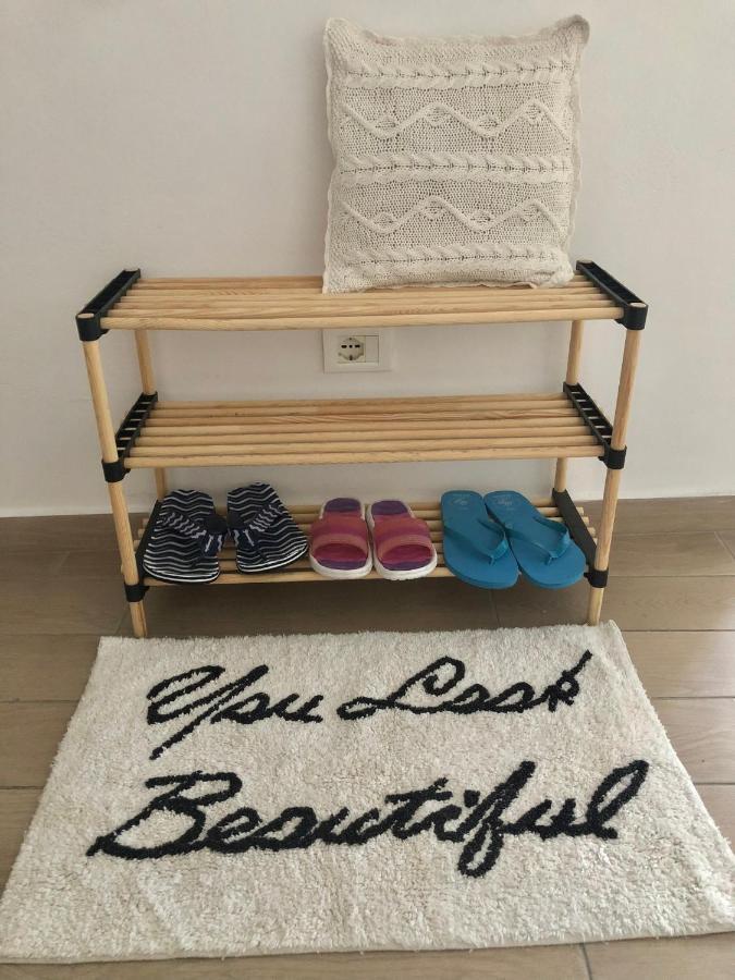 Lola'S Apartment Durres Bagian luar foto